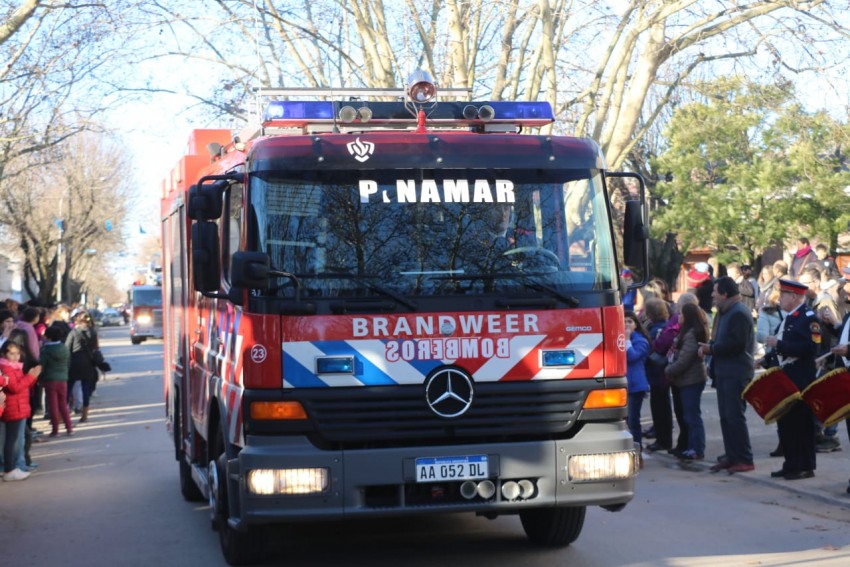 El desfile de gala de los Bomberos Voluntarios en fotos
