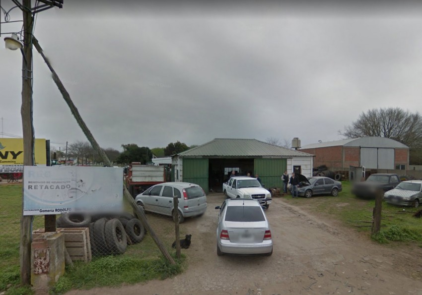 Incendio de grandes proporciones afecta a un galpn en acceso a la ciu