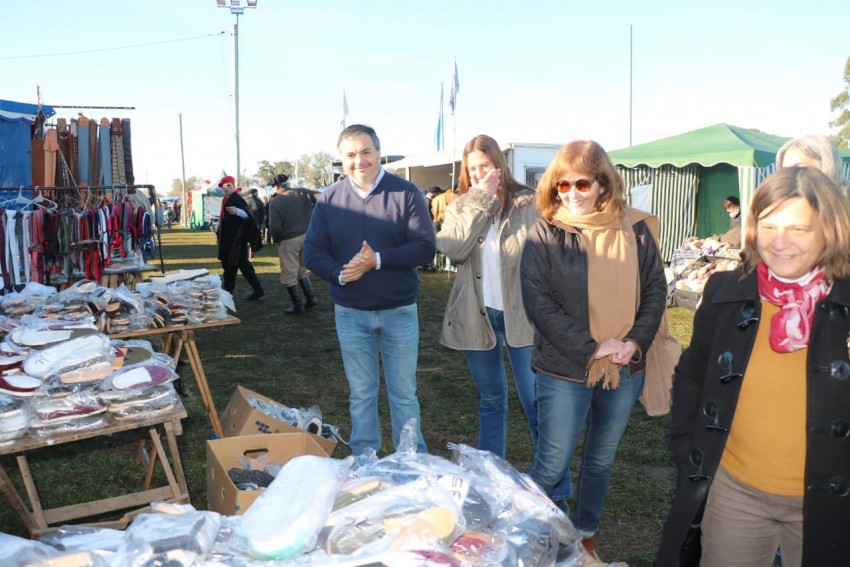 Funcionarios municipales participaron del acto de apertura de la Fiest