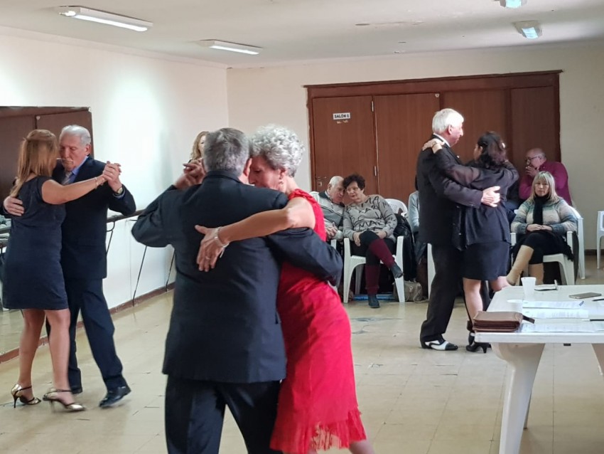 Juegos Bonaerenses: 4 parejas de folclore y 1 joven dibujante pasaron 