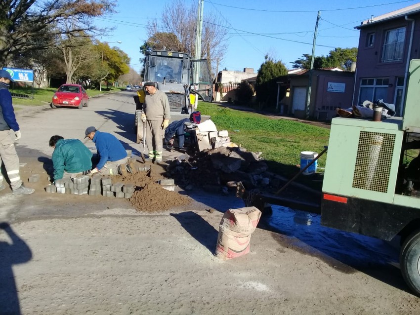 Nuevos bacheos con adoquinado