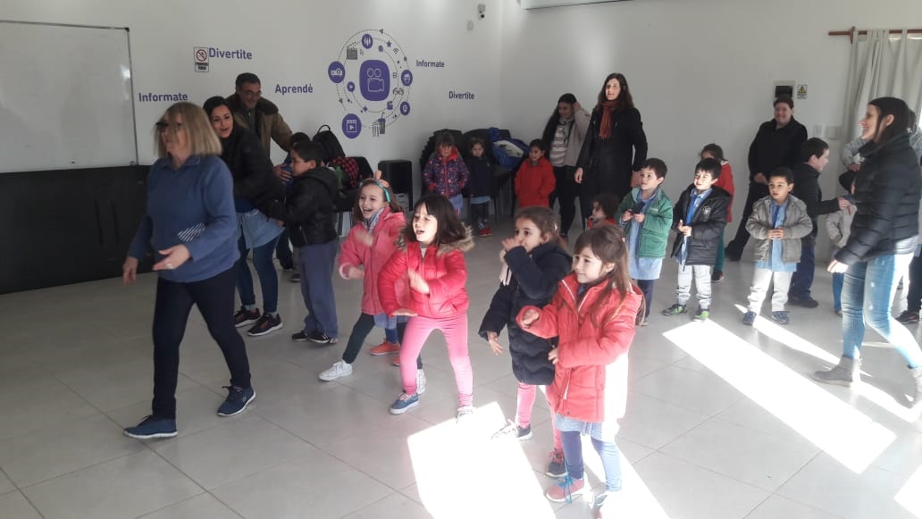 Alumnos del jardn de los Bomberos visitaron el CIC del barrio Quintan