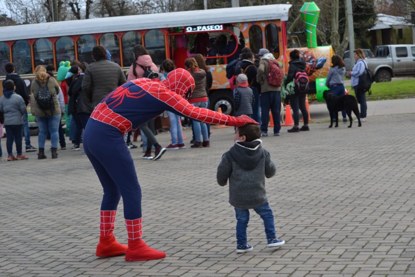 El festejo del da del nio moviliz a 2.000 personas por el Paseo del