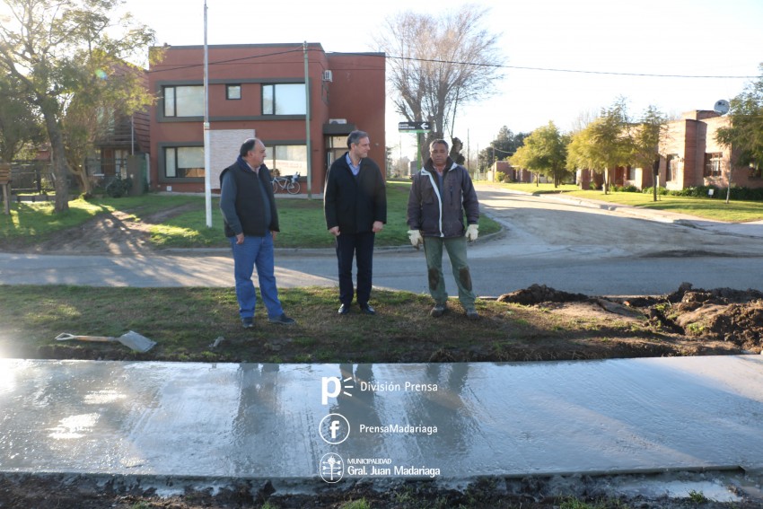 Extienden la vereda del boulevard en la Av. Buenos Aires