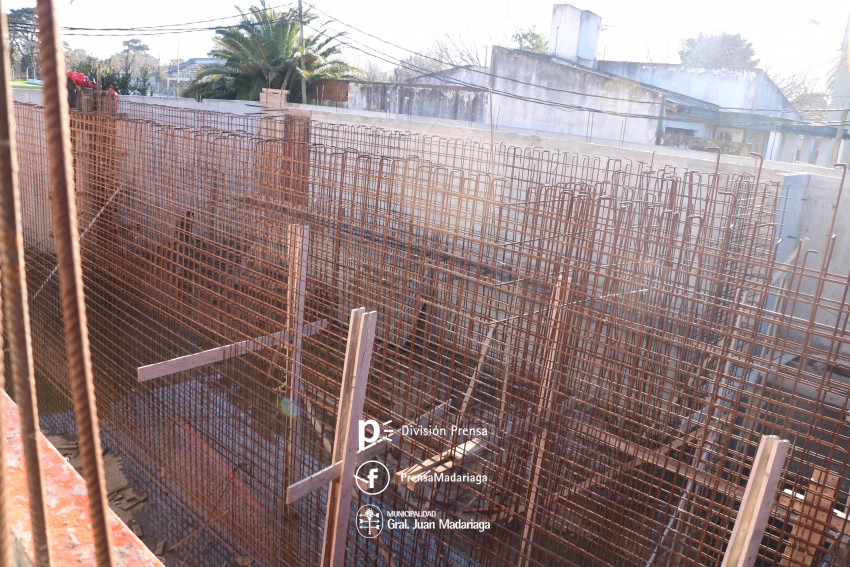 Cisterna de agua: Avanzan con el relleno de otro tabique exterior