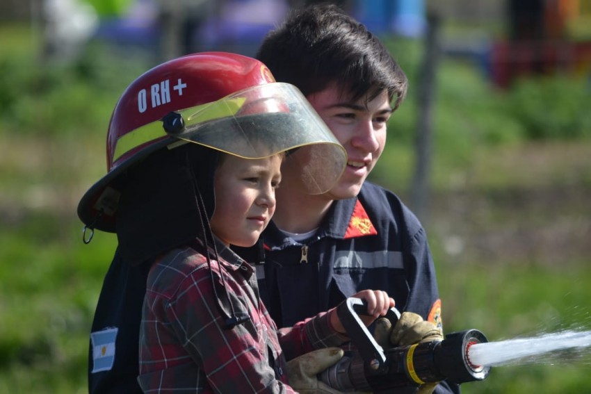 Ms de 30 chicos festejaron el da del nio en Macedo con juegos, rega