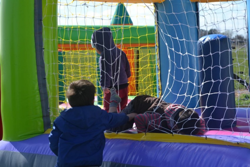 Ms de 30 chicos festejaron el da del nio en Macedo con juegos, rega