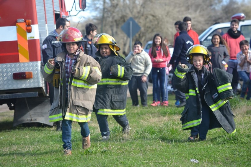Ms de 30 chicos festejaron el da del nio en Macedo con juegos, rega