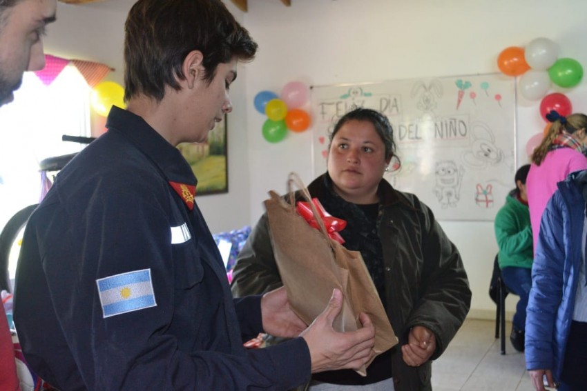Ms de 30 chicos festejaron el da del nio en Macedo con juegos, rega
