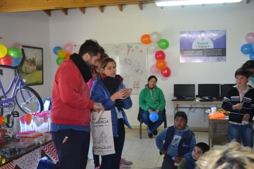 Ms de 30 chicos festejaron el da del nio en Macedo con juegos, rega