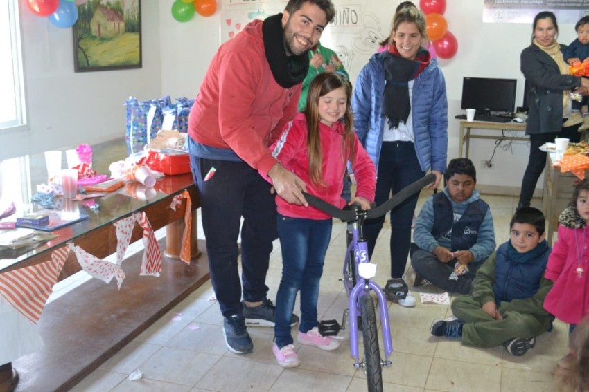 Ms de 30 chicos festejaron el da del nio en Macedo con juegos, rega