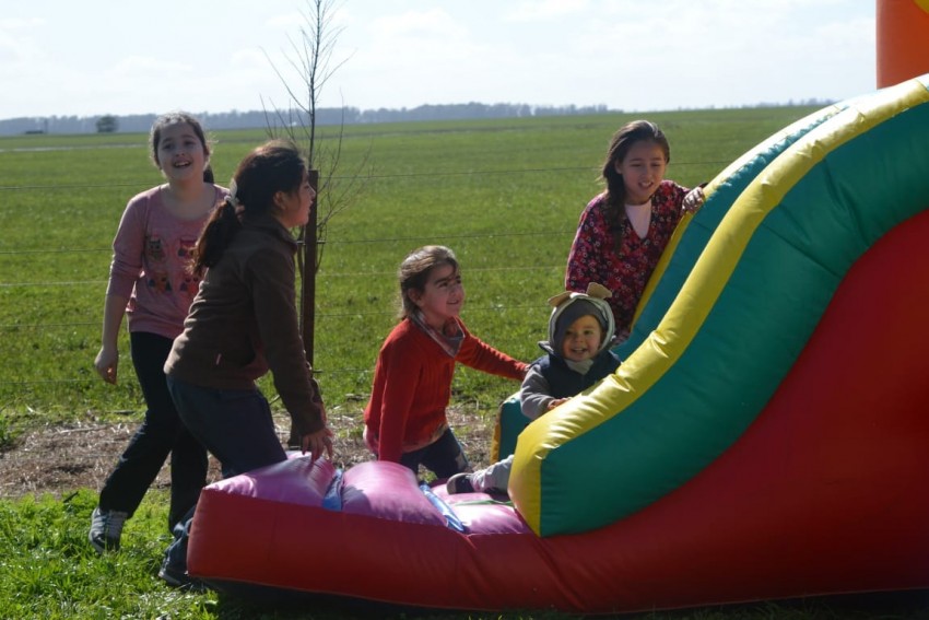 Ms de 30 chicos festejaron el da del nio en Macedo con juegos, rega