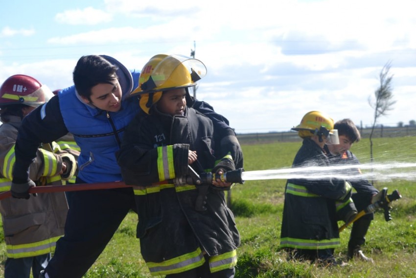 Ms de 30 chicos festejaron el da del nio en Macedo con juegos, rega