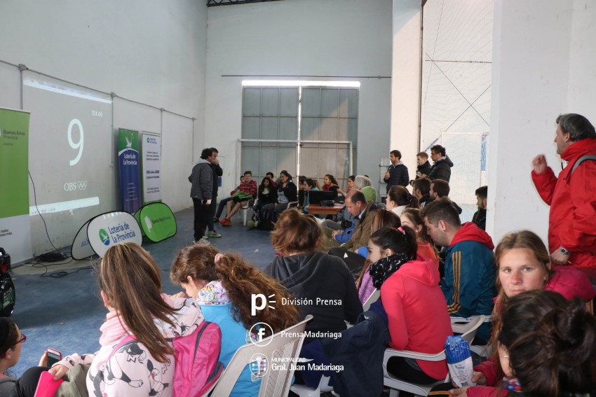 Inici la clnica de hndbol a cargo de 