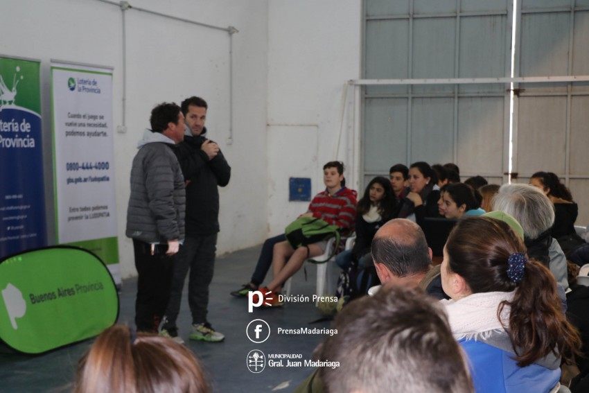 Inici la clnica de hndbol a cargo de 