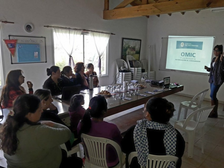 Vecinos de Macedo se instruyeron sobre sus derechos como consumidor