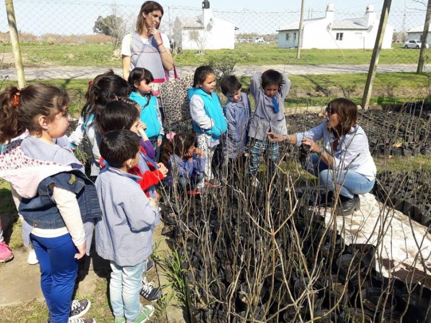 Alumnos del Jardn Las Tunas visitaron el Vivero Municipal