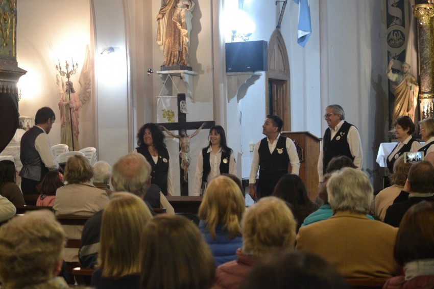 El Coro Municipal hizo su presentacin con un excelente marco de pbli