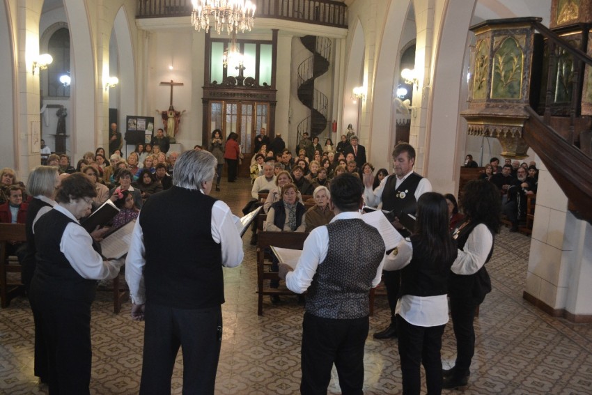 El Coro Municipal hizo su presentacin con un excelente marco de pbli