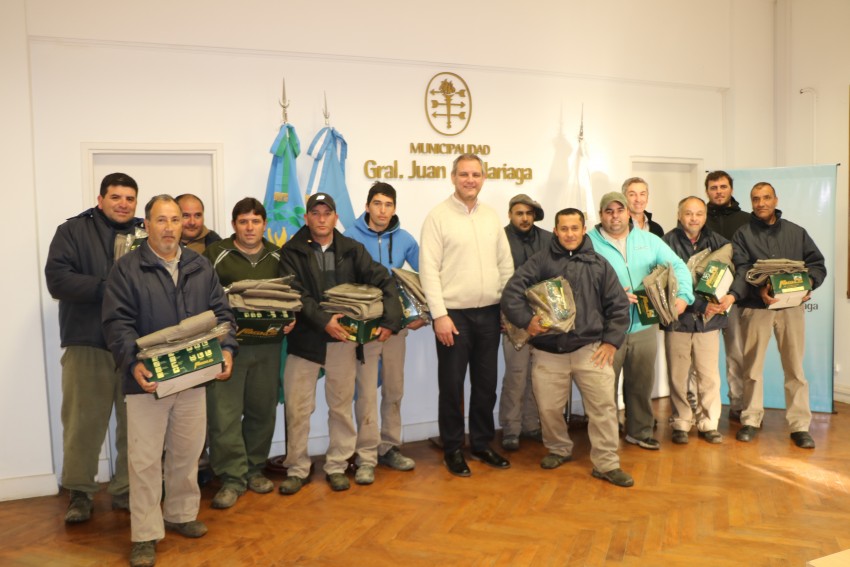 Entregaron indumentaria a empleados municipales