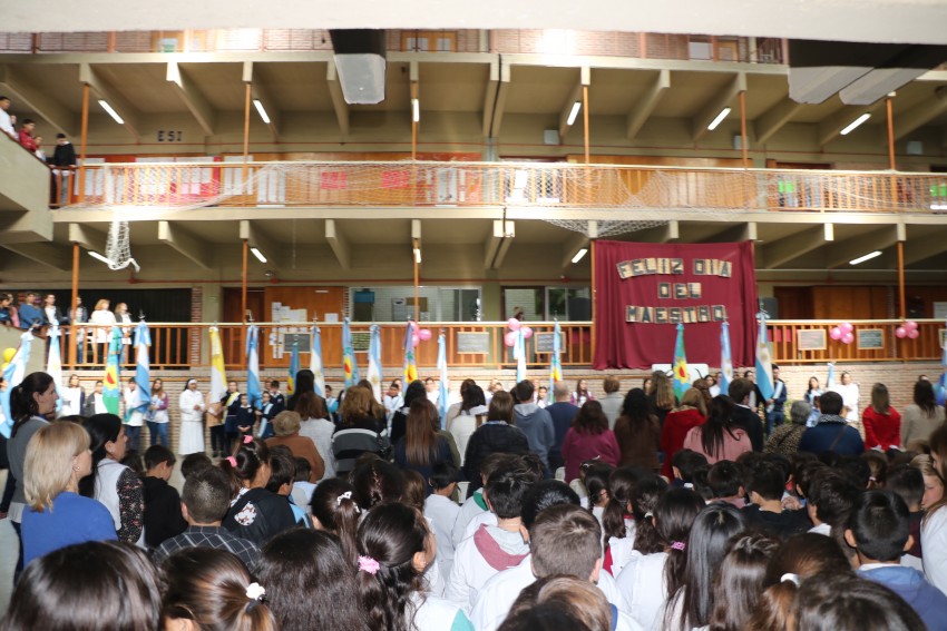 Da del Maestro: Las instituciones educativas realizaron el acto unifi