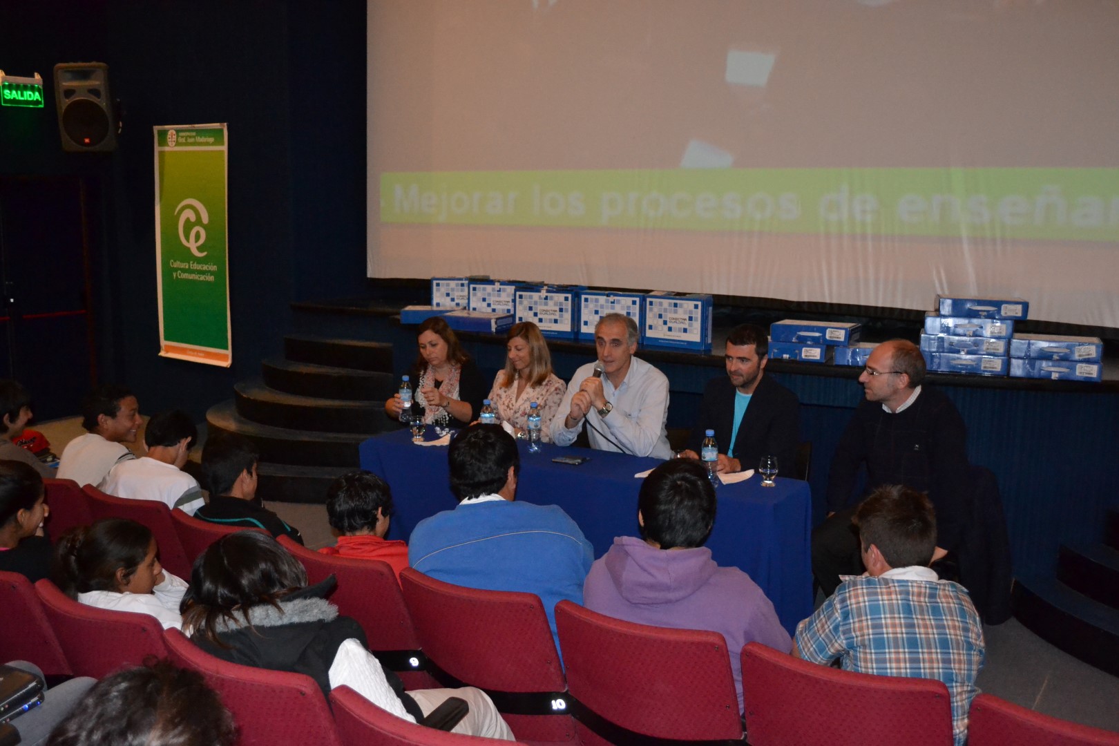 Popovich en la entrega de netbooks