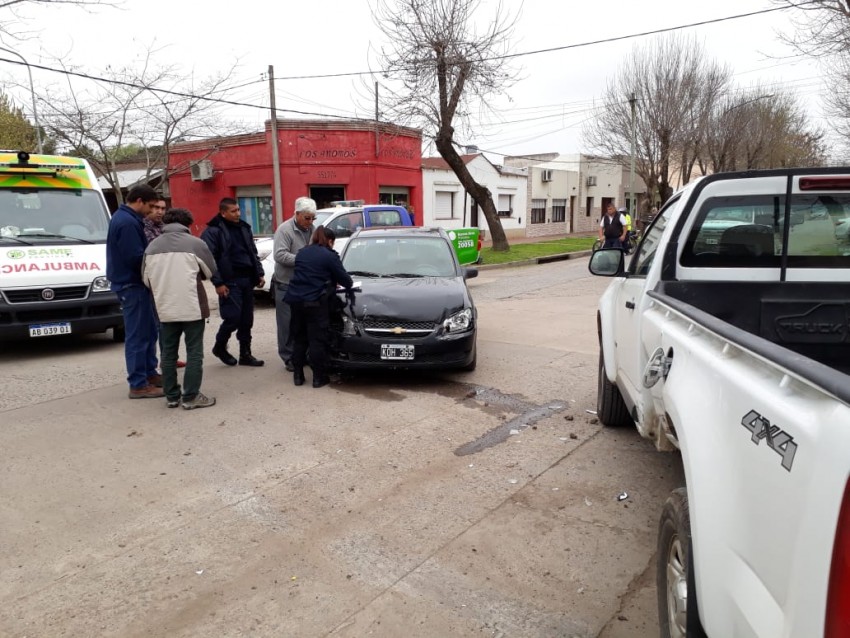 Siniestro vial deja una mujer herida