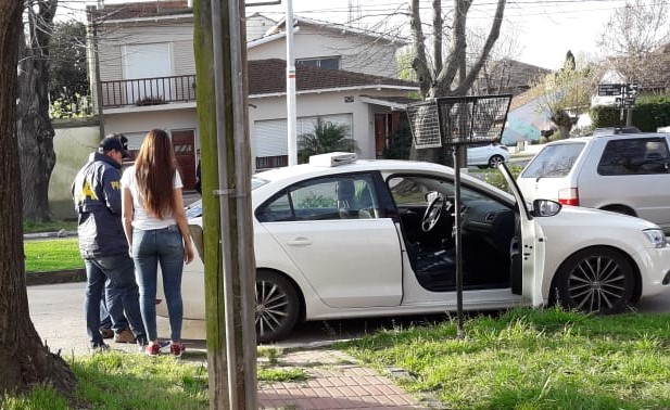 Polica Federal aprehendi a una persona y encontr cocana en un veh