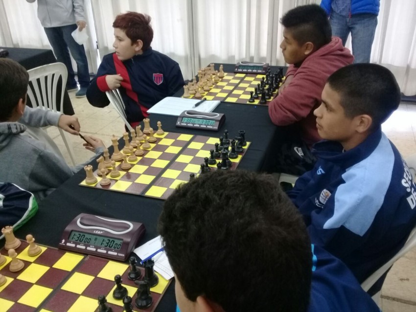 Madariaga logr ganar la primera ronda en Ajedrez, Futbol Especial y B