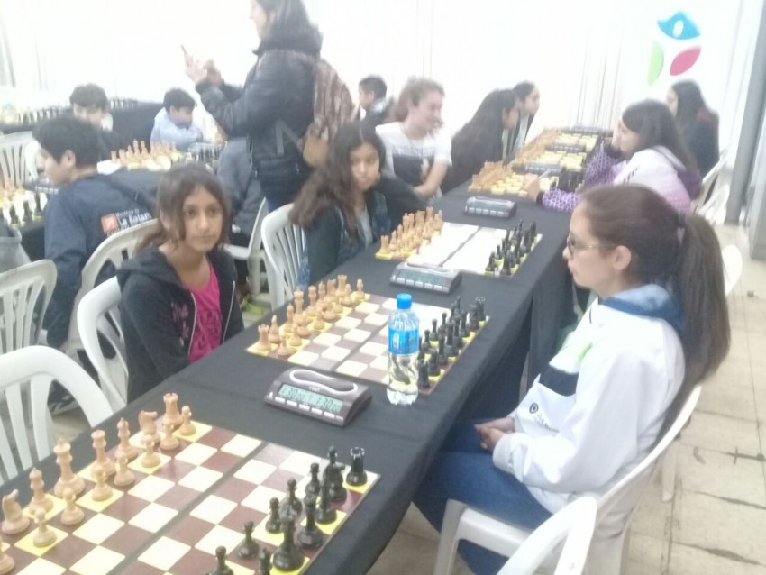 Madariaga logr ganar la primera ronda en Ajedrez, Futbol Especial y B