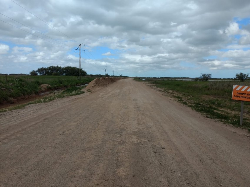 La CASER realiza trabajos en el camino a La Salada