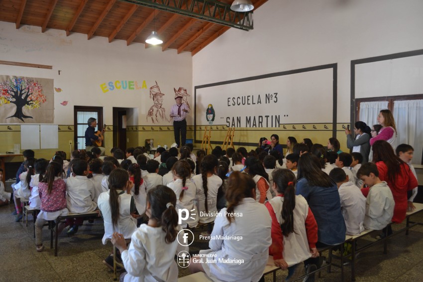 Gasparini llev a cabo una jornada de pintura y tradicin en la Escuel