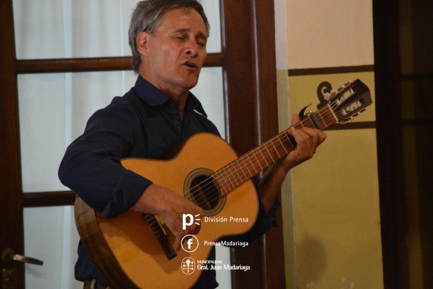 Gasparini llev a cabo una jornada de pintura y tradicin en la Escuel