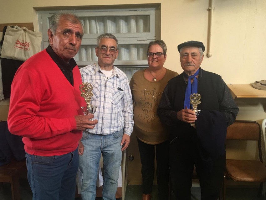 Abuelos bonaerenses participaron del primer torneo de tejo organizado 