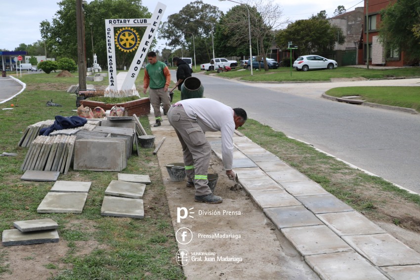 Comenzaron con la colocacin de baldosas en el boulevard de la Av. Bue