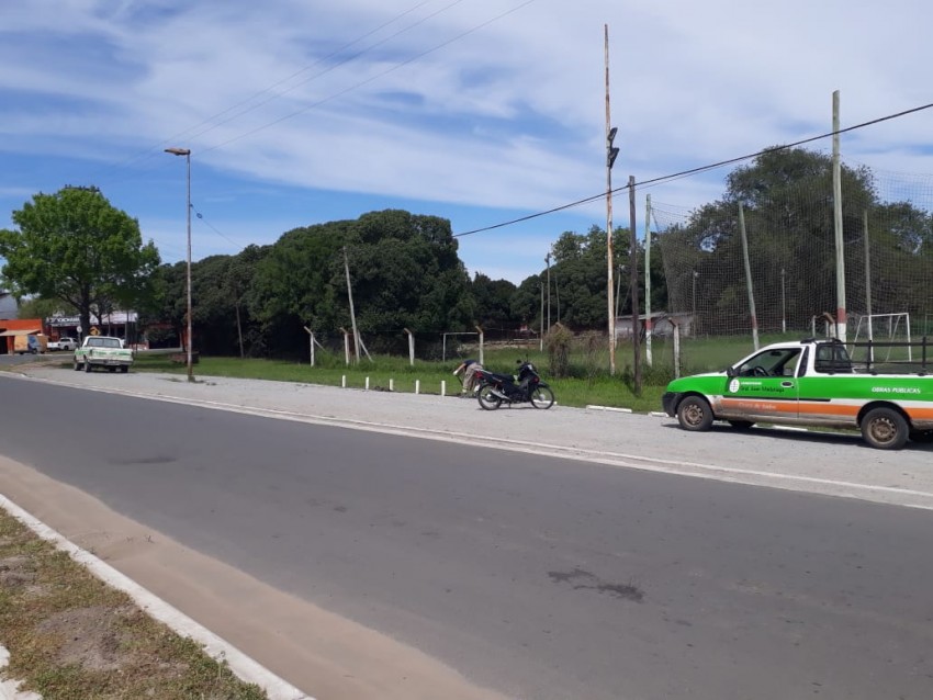 Comenzaron con la colocacin de baldosas en el boulevard de la Av. Bue