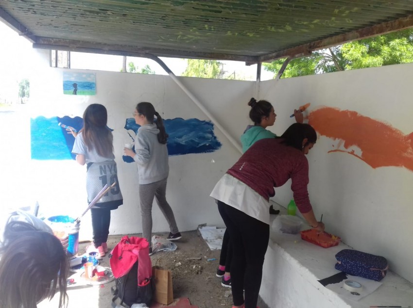 Sigue la decoraci�n de garitas: Los j�venes eligieron estampas de la r