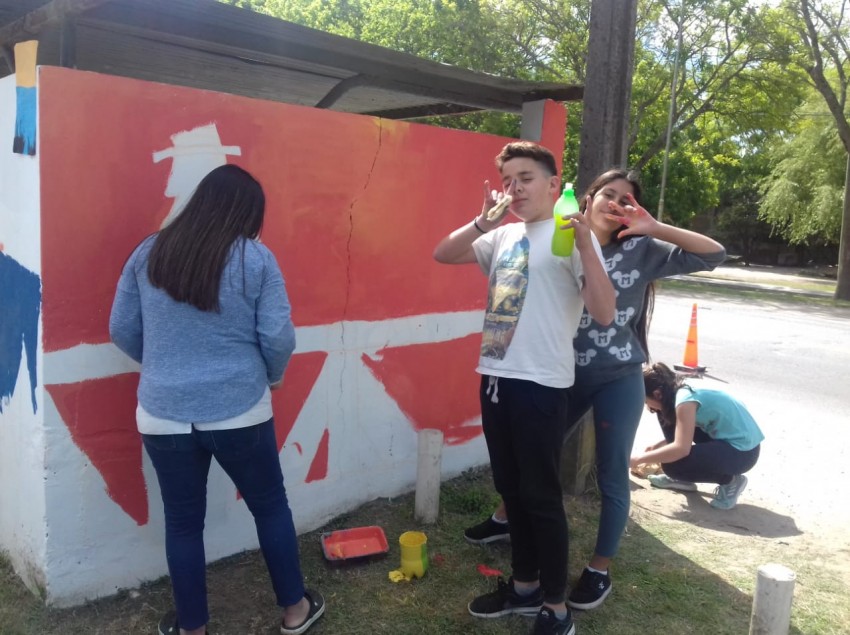 Sigue la decoraci�n de garitas: Los j�venes eligieron estampas de la r