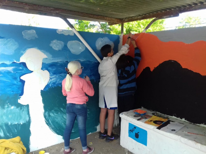 Sigue la decoraci�n de garitas: Los j�venes eligieron estampas de la r