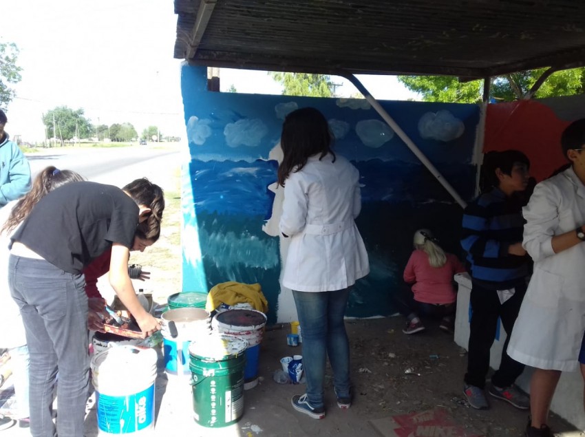 Sigue la decoraci�n de garitas: Los j�venes eligieron estampas de la r