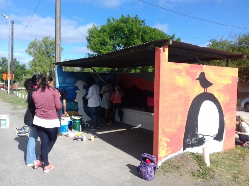 Sigue la decoraci�n de garitas: Los j�venes eligieron estampas de la r