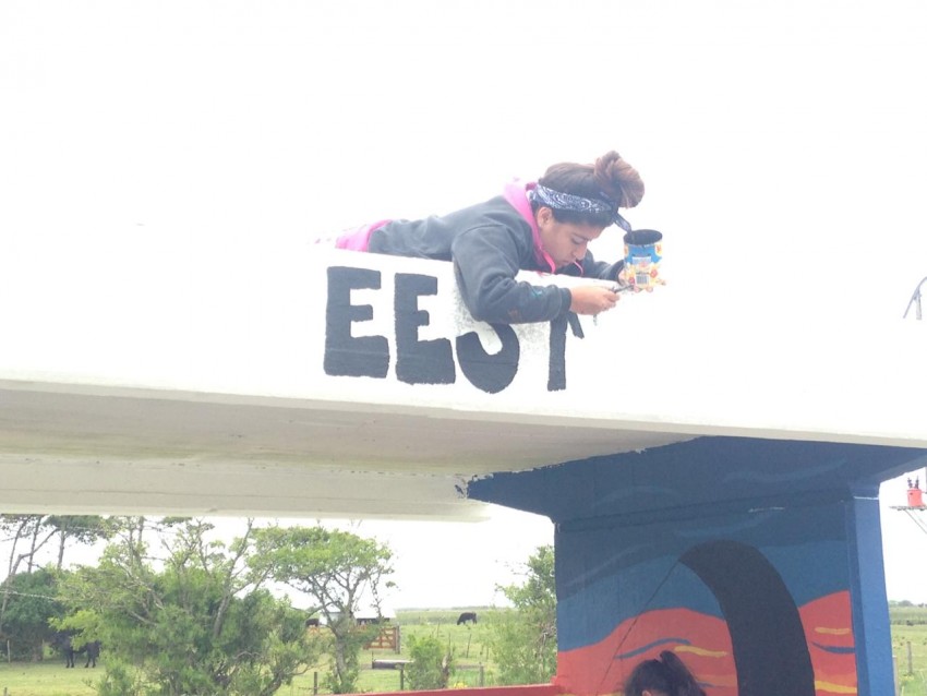 Sigue la decoraci�n de garitas: Los j�venes eligieron estampas de la r