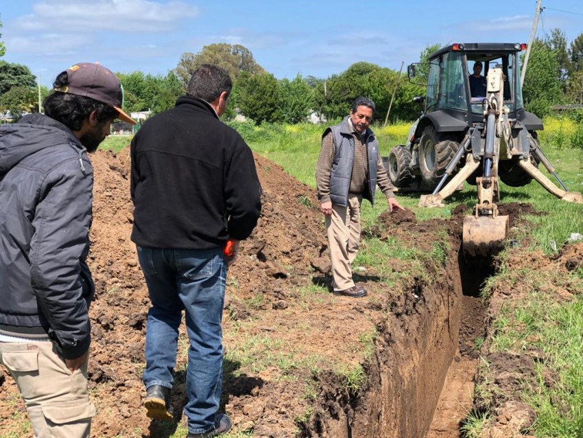 Comenzaron los trabajos para dotar de servicios a las 20 viviendas del