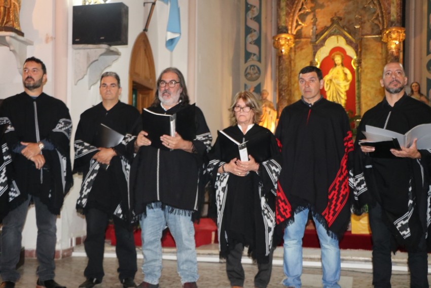 El Coro Municipal festej su medio siglo de vida con una noche cargada