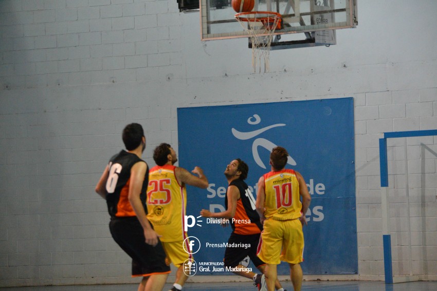 Se jug la primera semifinal de la Copa de Oro