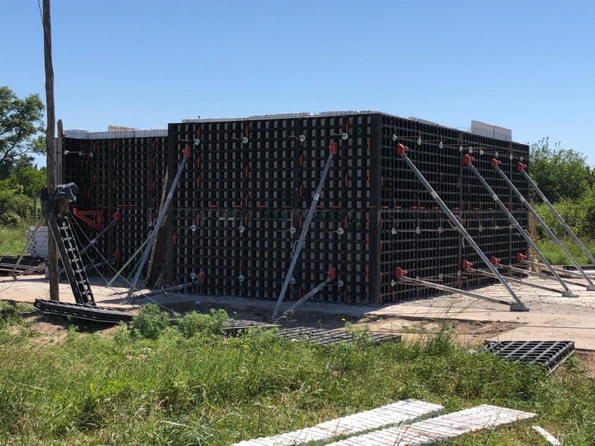 Un inspector del Instituto de la Vivienda certific el avance de las d