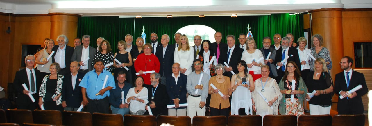 Reconocieron los 50 aos de trayectoria del Coro Municipal