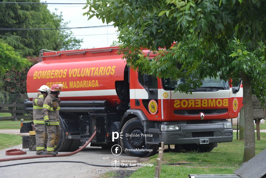 Tres dotaciones combatieron en el incendio en una vivienda