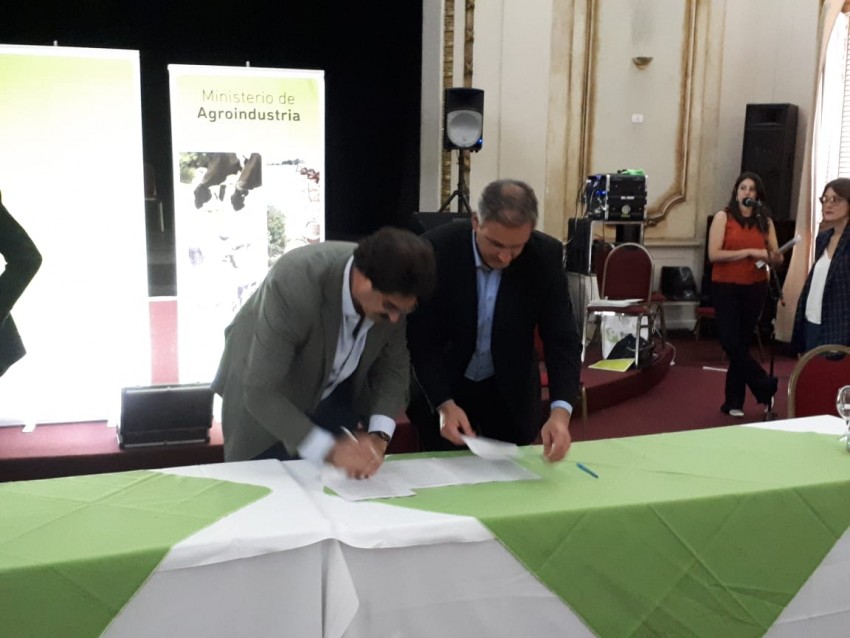 El intendente firm el convenio para implementar el Documento nico de