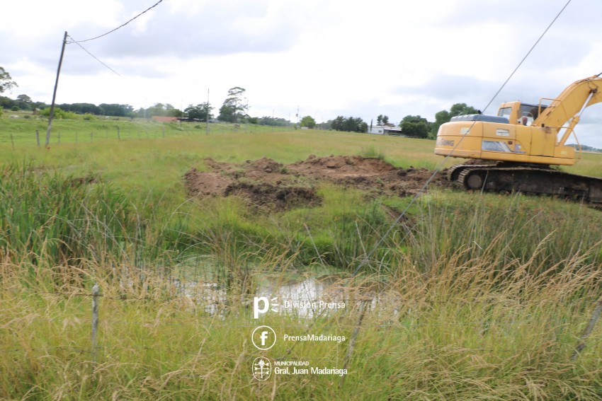 Contina con la limpieza de canales a cielo abierto